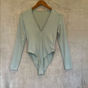 SHEIN WOMEN’S SOLID V-NECK LONG SLEEVE BODYSUIT